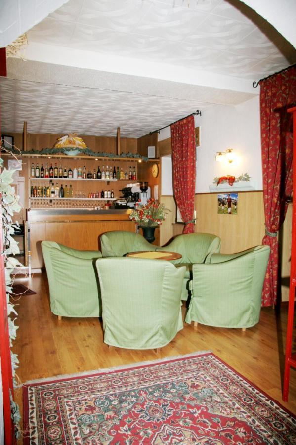 Albergo Garni Cavento ピンツォーロ エクステリア 写真