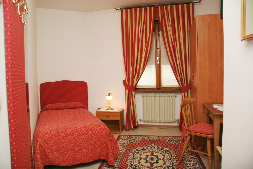 Albergo Garni Cavento ピンツォーロ エクステリア 写真