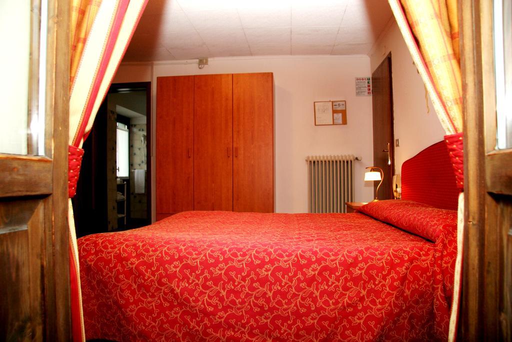 Albergo Garni Cavento ピンツォーロ エクステリア 写真