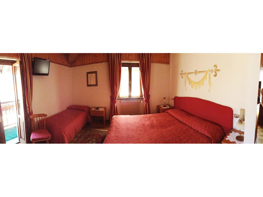 Albergo Garni Cavento ピンツォーロ エクステリア 写真